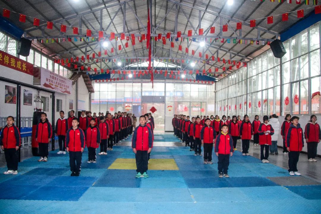 上學期第四周以《安全第一，生命至上》為主題升旗儀式