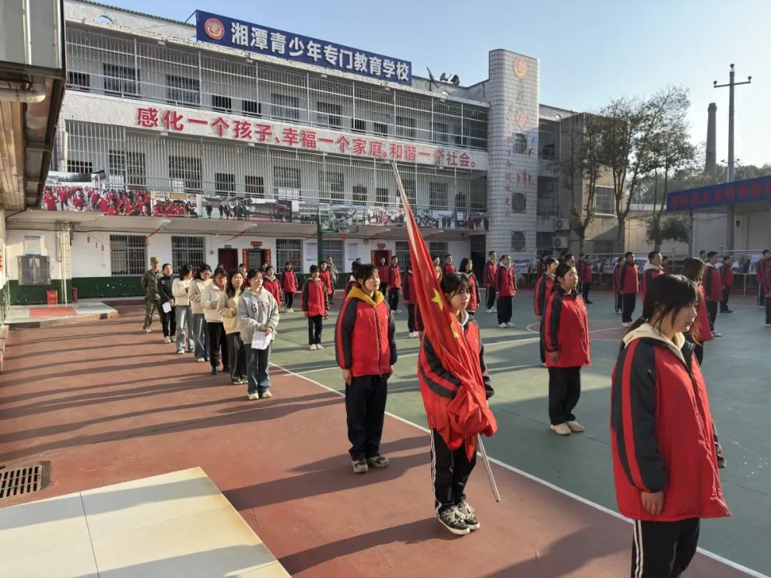 上學期第五周以《認識情緒，擁抱自己》為主題的升旗儀式