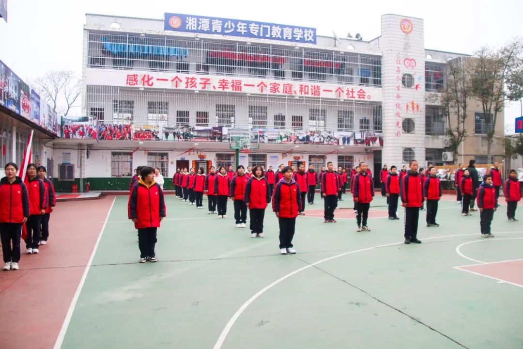上學期第二周以《安全校園，從我做起》主題升旗儀式