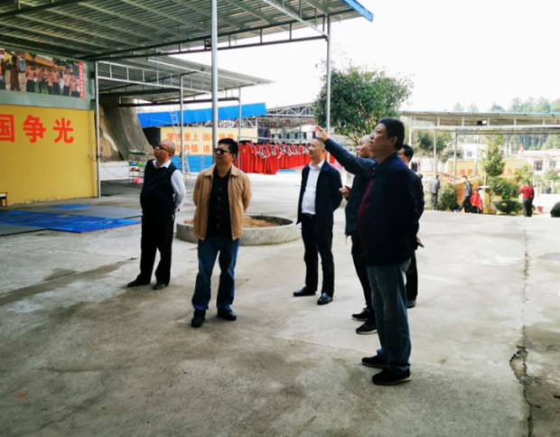 1593487079139044.png 原湘潭市政法委廖國峰書記、湘潭市司法局局長黃鐵華、湘潭市法制辦監察委主任吳建軍來校指導工作2.png